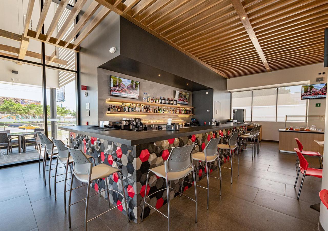 Ramada Encore By Wyndham Guadalajara Aeropuerto Las Pintas 외부 사진